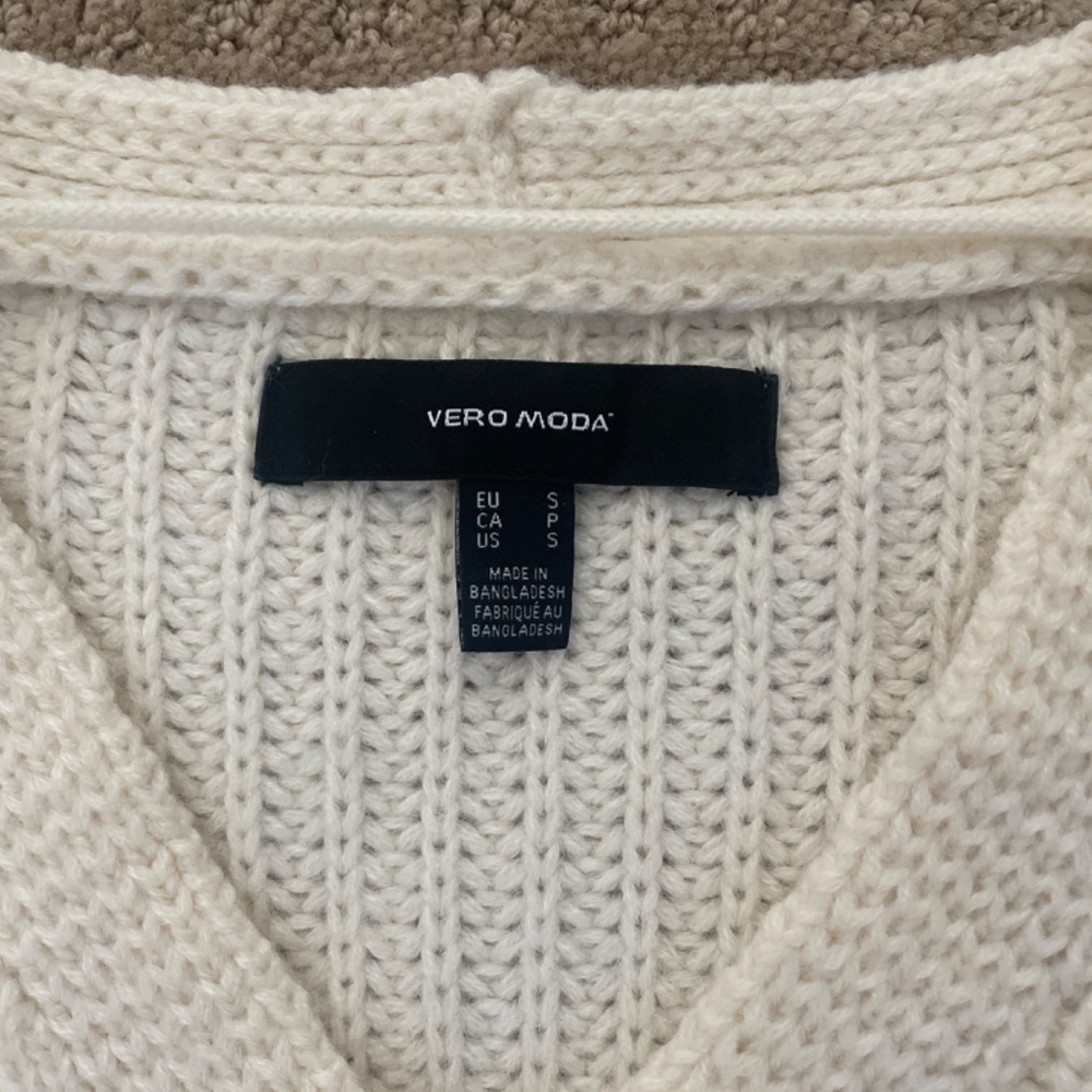 white and brown sweater - Picture 3 of 4